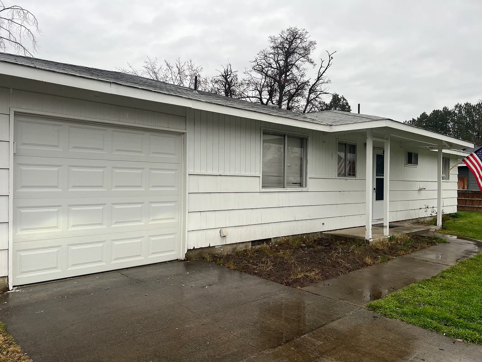 202 NW Columbia Ave — Photo 2