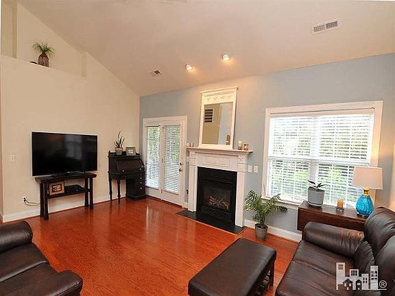 4th image of 4025 Berberis Way