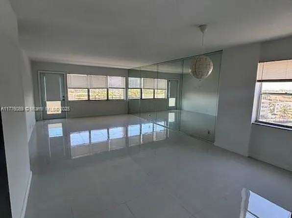 401 Golden Isles Dr APT 712, Hallandale, FL 33009