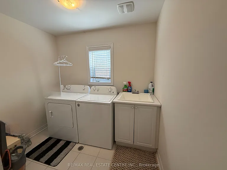 499 Thompson St — Photo 21