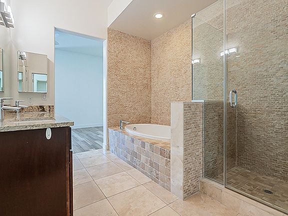 5th image of 945 E Playa Del Norte Dr