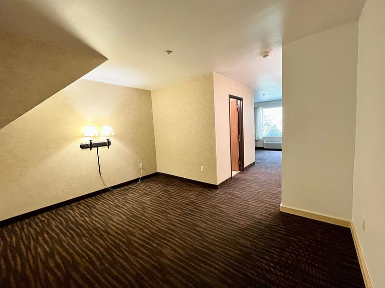 Ski Town Apartments — Photo 58