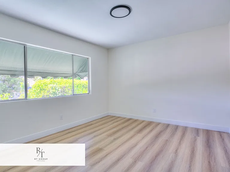 1032 S Golden West Ave #C — Photo 17