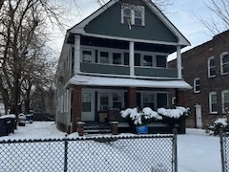 1114 E 64th — Photo 2