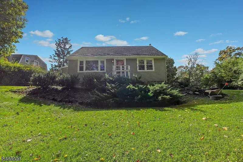 3 bed, 1.0 bath, $2,900 — Photo 2