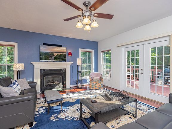 4th image of 455 William Byrd Ct