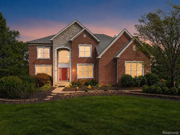 1968 Scenic Dr, Milford, MI 48380