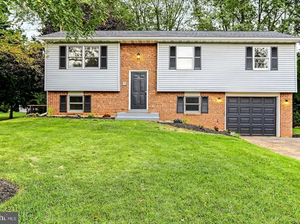 30 Buttonwood Dr, Lititz, PA 17543