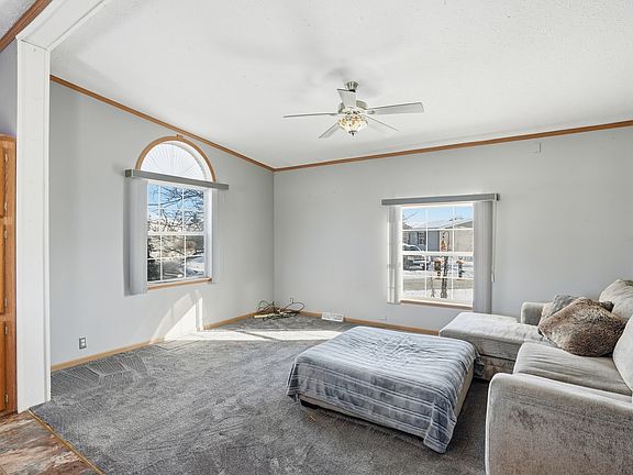 4th image of 33 Drake Ln