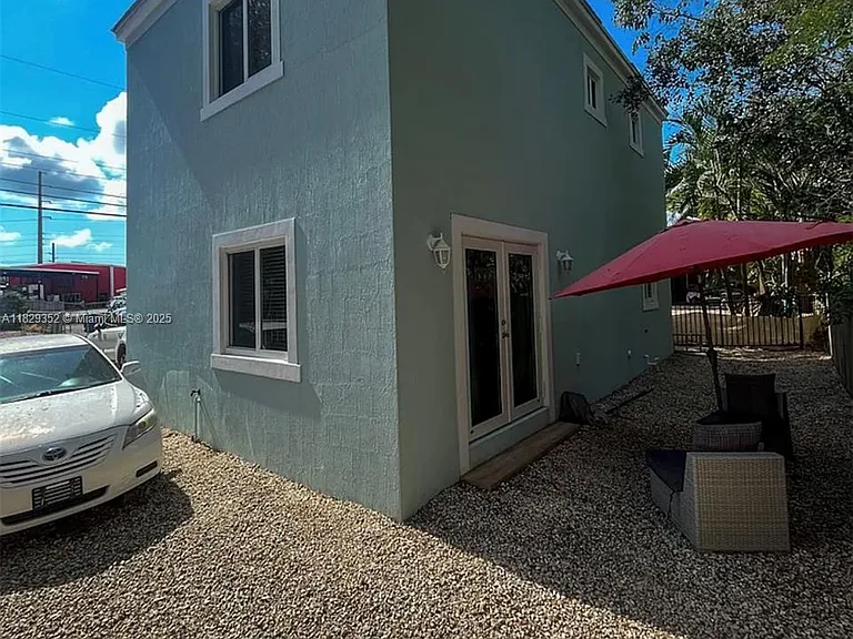 104 Poinciana Dr — Photo 22