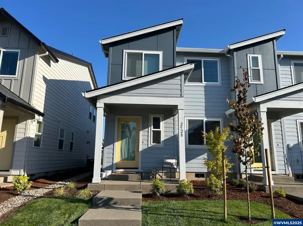 2528 Sawtelle Dr, Woodburn, OR 97071