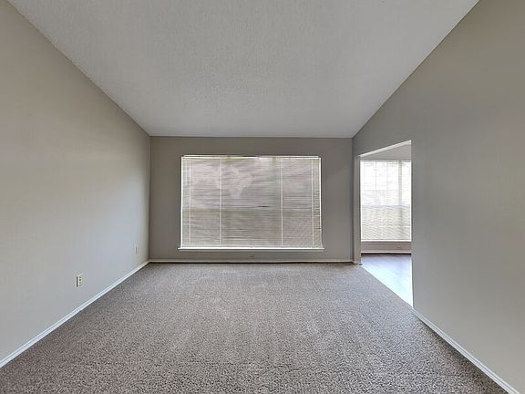 4th image of 221 Seegers Dr