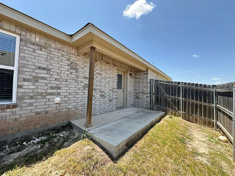 1813 Clovis Dr — Photo 40