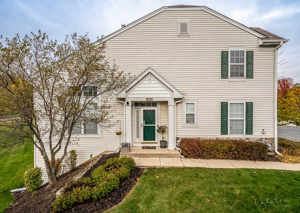 1st image of 104 Oak Knoll Ct