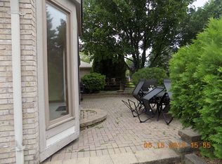2209 Camelot Dr, Troy, MI