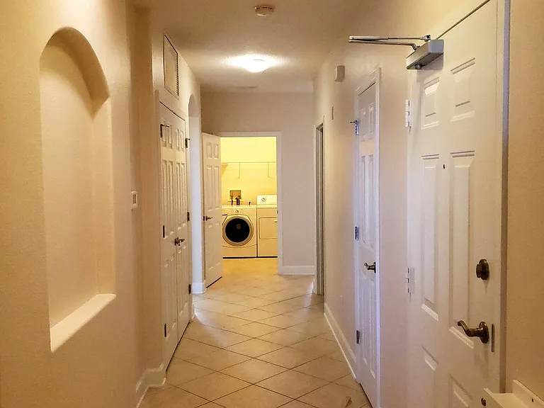 corridor/entry door - corridor from living room to the bedrooms