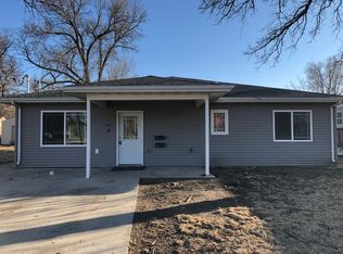 415 3rd Ave NW, Minot, ND 58703