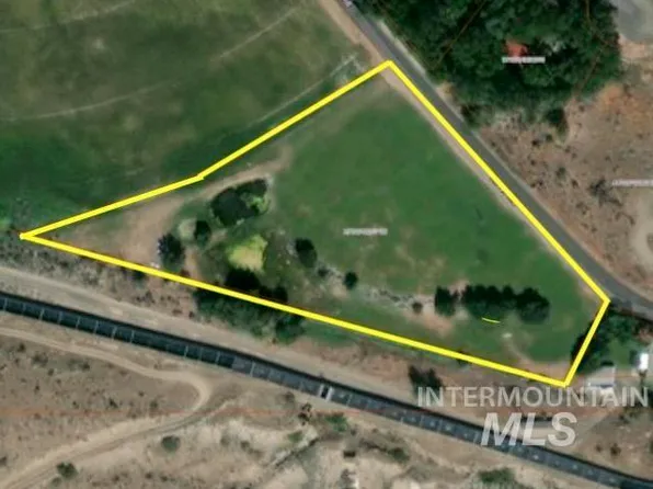 717 River Rd, Bliss, ID 83314