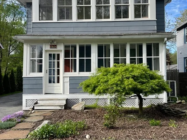 492 Elm St, Northampton, MA 01060