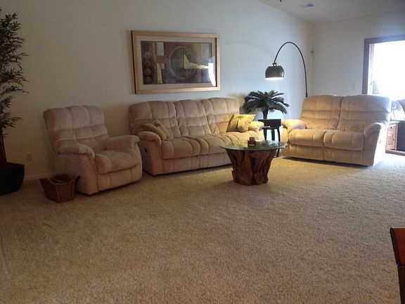 3rd image of 842 Oakbrook Dr