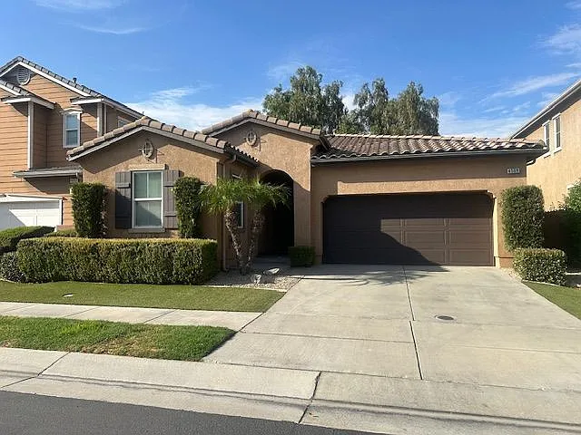3 bed, 2.0 bath, 1466 sqft, $3,350 — Photo 1