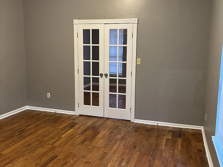 1014 Philadelphia St — Photo 4