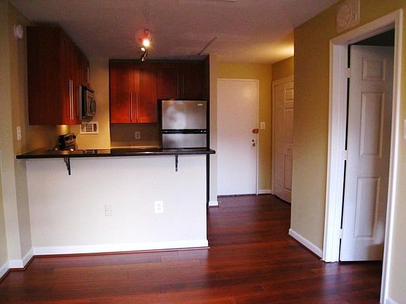 Kitchen/Entrance
