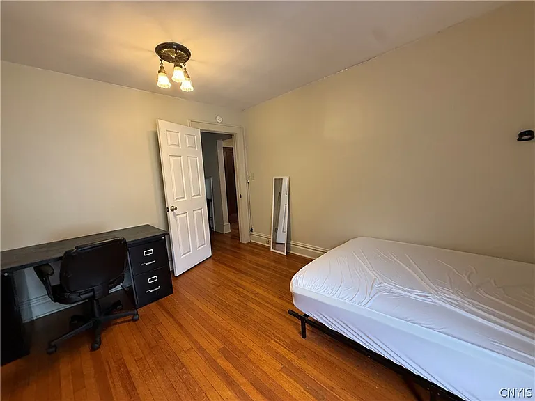 936 Lancaster Ave — Photo 23