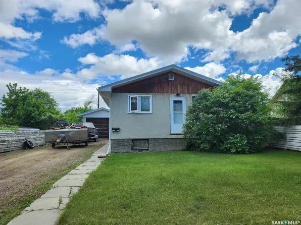 1282 109th STREET, North Battleford, SK S9A 2E8