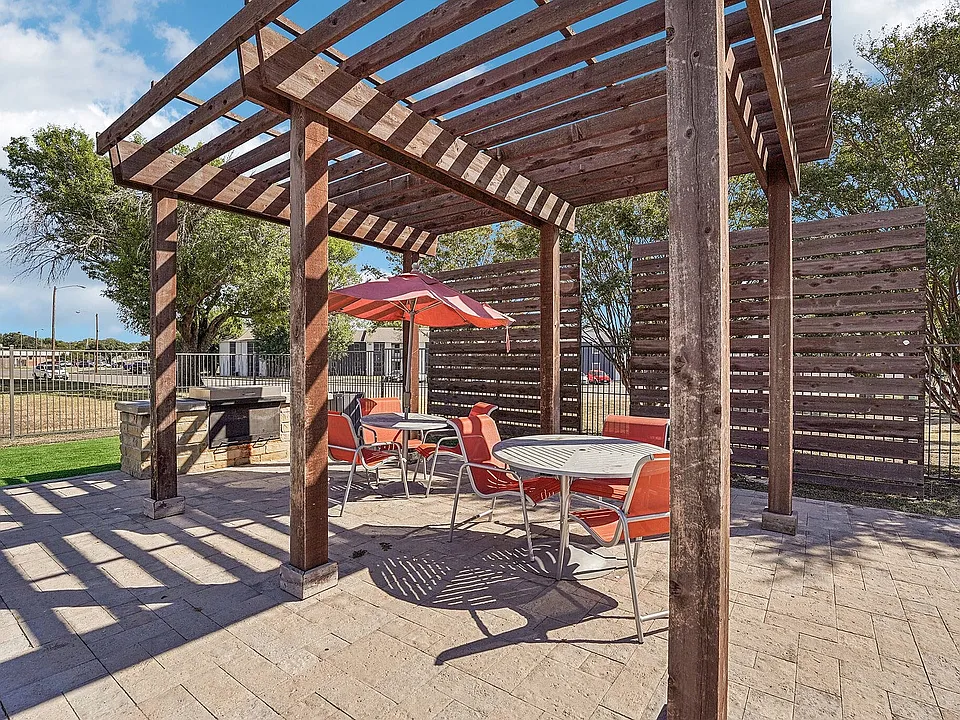 Relaxing Outdoor Fire Pit Area with Adjacent Amenities in Waco Apartments