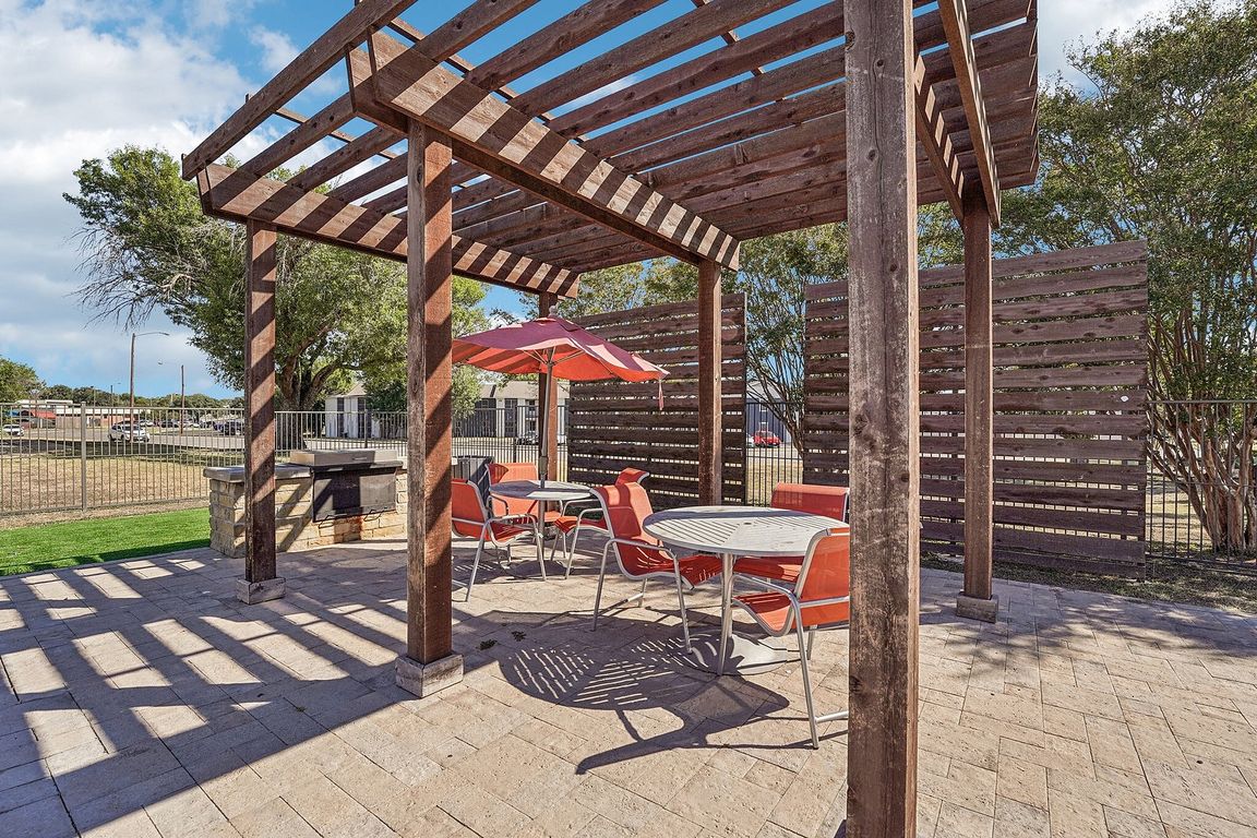 Relaxing Outdoor Fire Pit Area with Adjacent Amenities in Waco Apartments