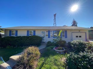 2230 Chippewa Dr, Dubuque, IA 52001