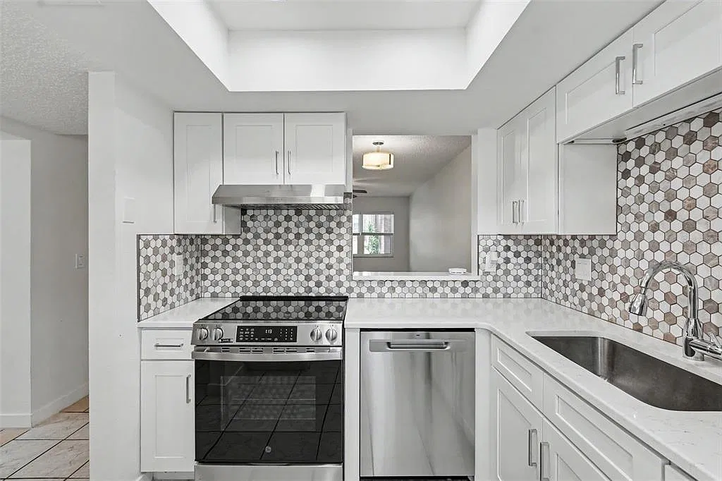 2 bed, 1.5 bath, 900 sqft, $1,750 — Photo 1