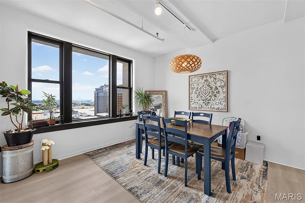 2 bed, 2.0 bath, 1527 sqft, $2,100 — Photo 4