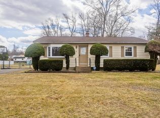 75 Penncastle St, Springfield, MA 01129