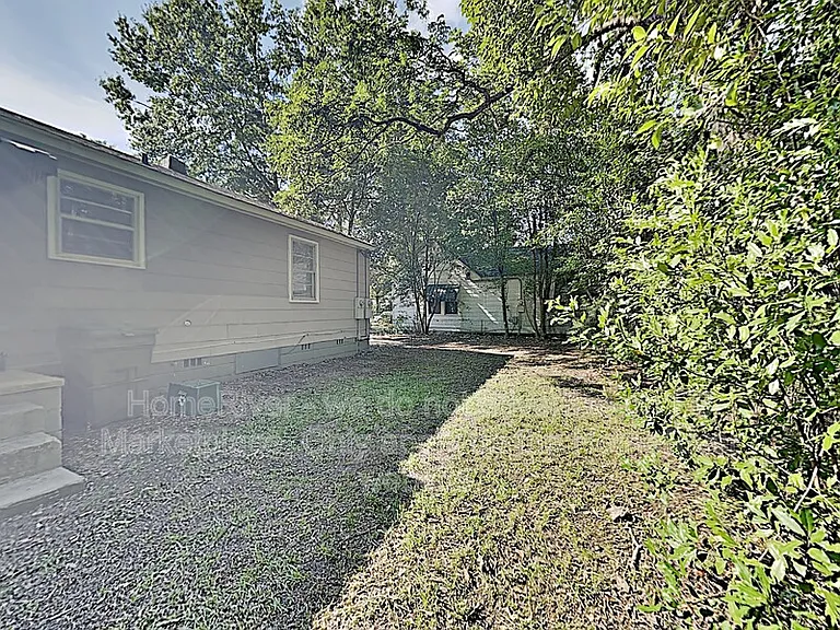 323 N Magnolia St — Photo 14