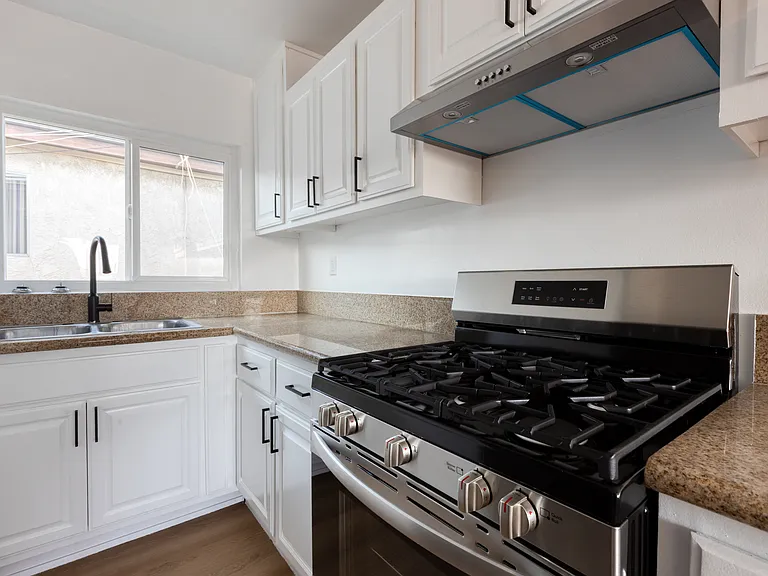 15741 Blaine Ave — Photo 13