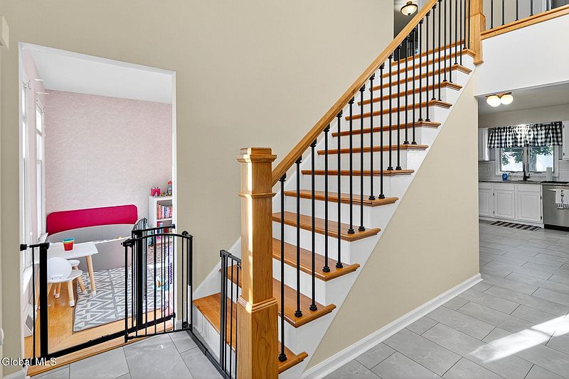 4th image of 3 Stonegate Court