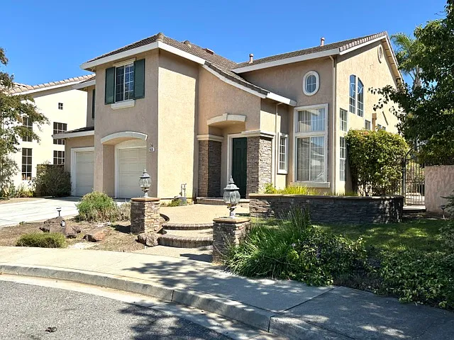 4 bed, 2.5 bath, 2747 sqft, $5,950 — Photo 2