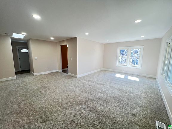 5th image of 3227 Pierce St
