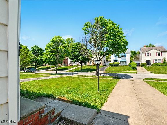 3rd image of 17104 Biltmore Ave