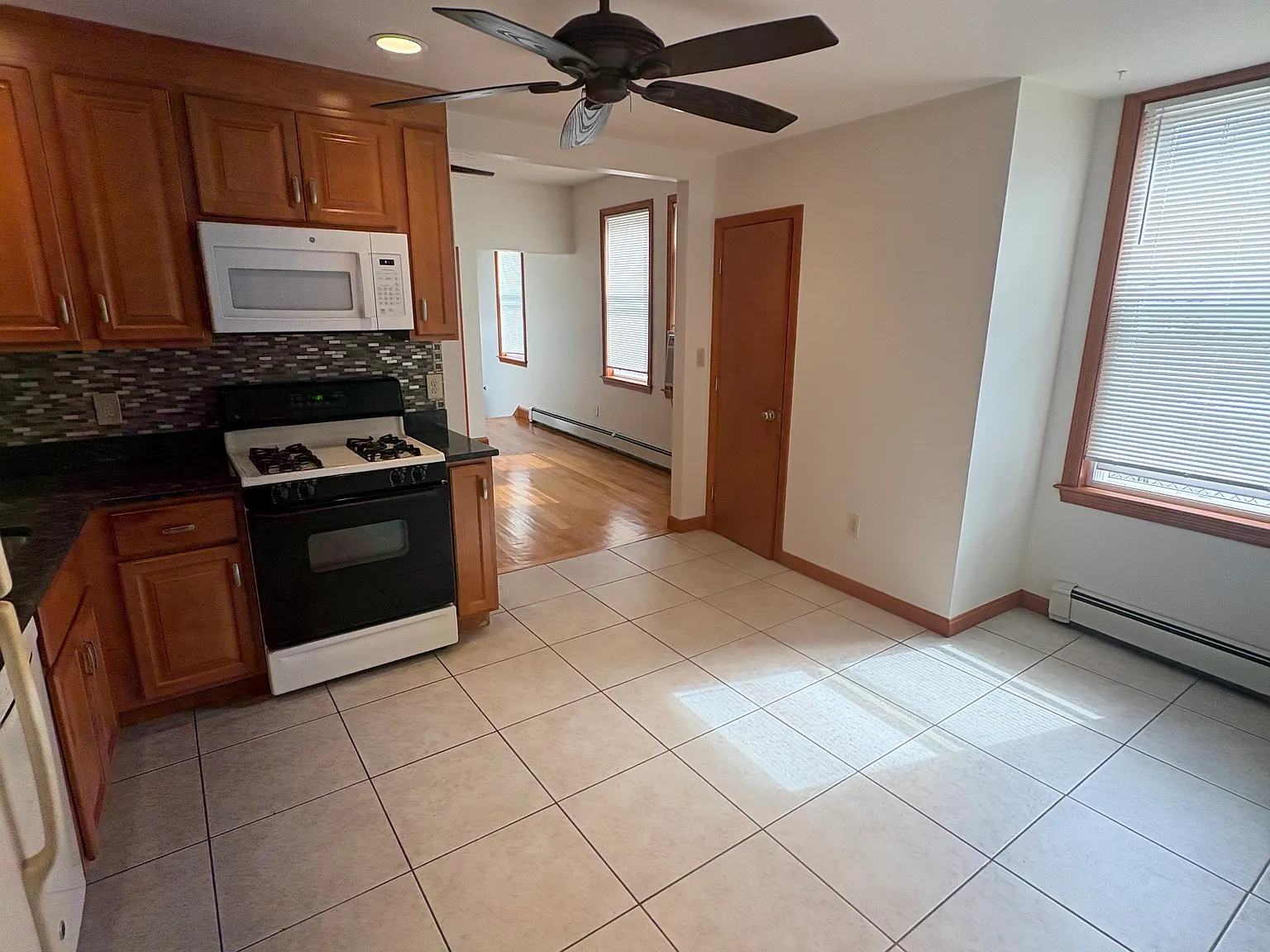 3 bed, 1000 sqft, $3,750 — Photo 4