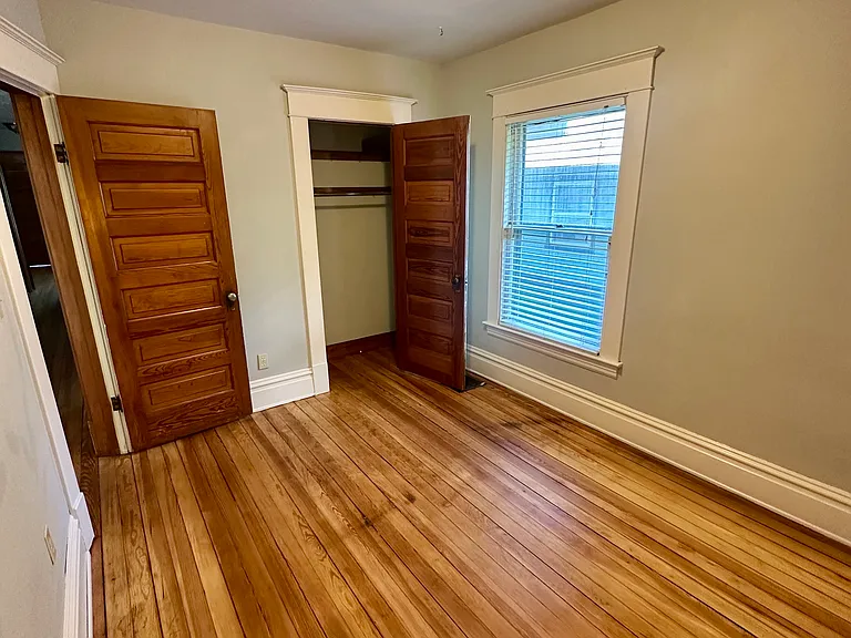 339 Eastern Ave SE — Photo 10