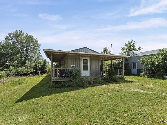 4th image of 92 Lewis Ln