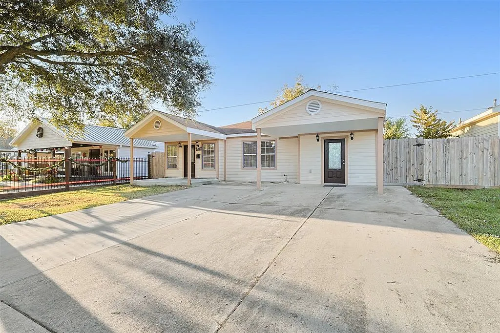 8169 Garland Street - B — Photo 2