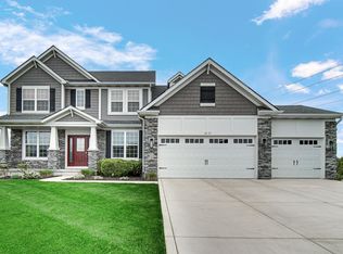 10227 Sentry Dr, Saint John, IN 46373