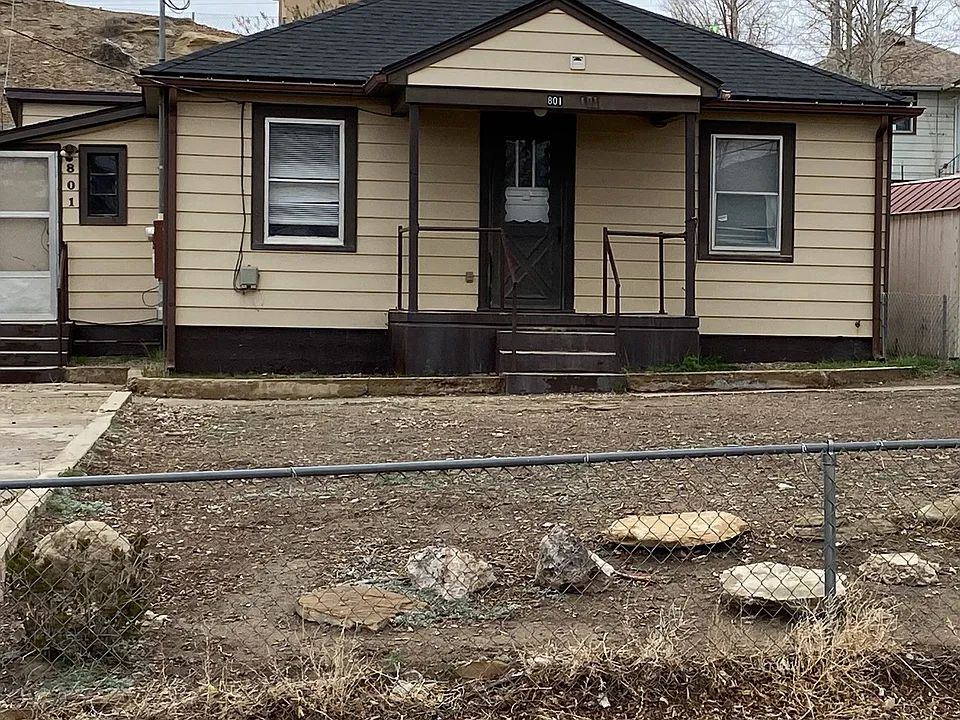 801 Ridge Ave