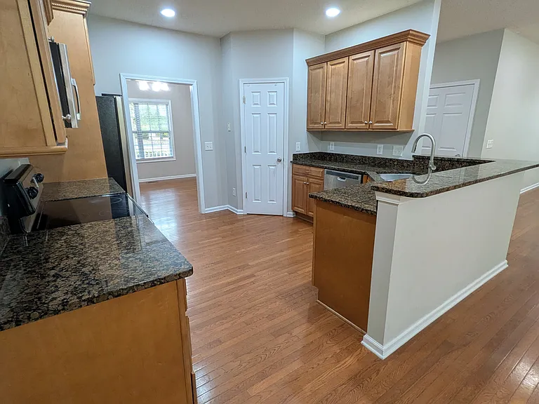 475 Crestview Rd — Photo 17