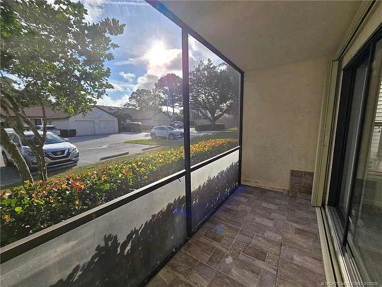 2114 SW Silver Pine Way #121-F1 — Photo 4