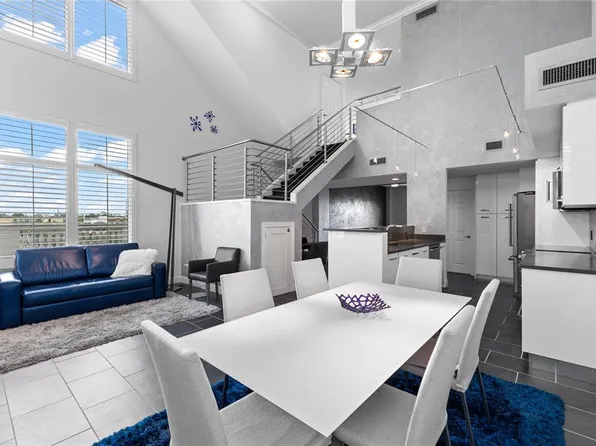 800 N Tamiami Trl Unit 321, Sarasota, FL 34236